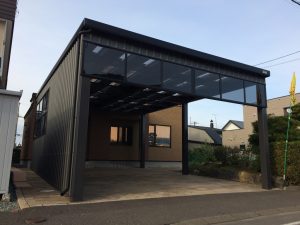 L型防雪対策付き！　アプローチ兼４台用カーポート